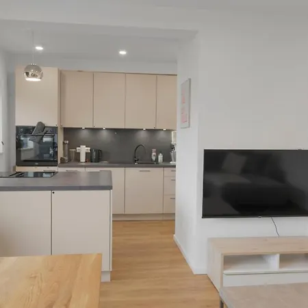 Lakeview 3 Rooms, Parking, Independent *