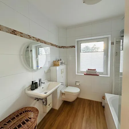 Lakeview 3 Rooms, Parking, Independent Bonn
