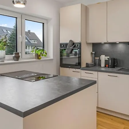 Lakeview 3 Rooms, Parking, Independent *