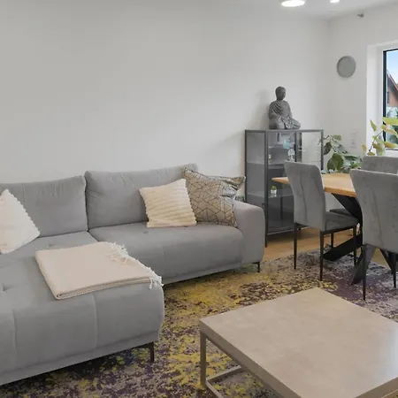 Lakeview 3 Rooms, Parking, Independent