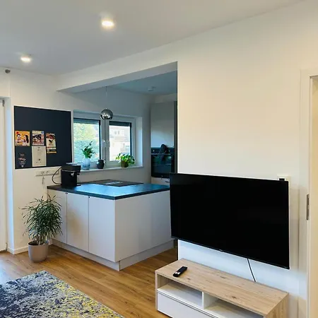 Lakeview 3 Rooms, Parking, Independent Lejlighed