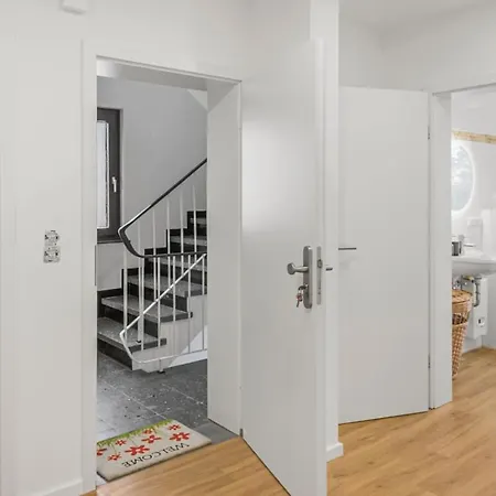 Lakeview 3 Rooms, Parking, Independent Bonn