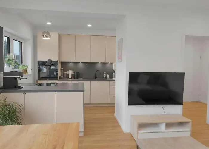 Lakeview 3 Rooms, Parking, Independent *