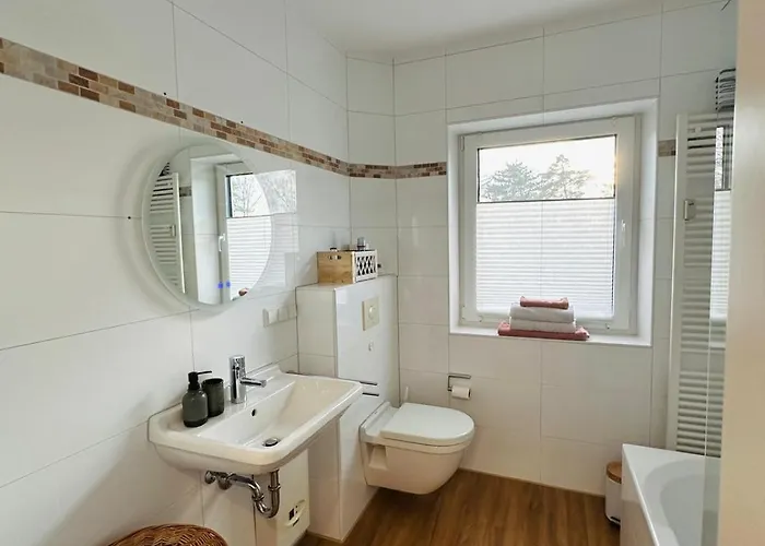 Lakeview 3 Rooms, Parking, Independent Bonn