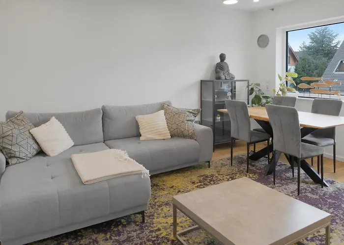 Lakeview 3 Rooms, Parking, Independent