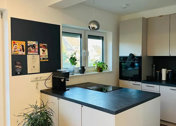 Lakeview 3 Rooms, Parking, Independent