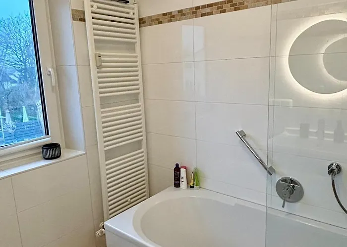 Lakeview 3 Rooms, Parking, Independent Appartement *