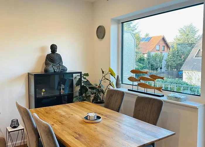 Lakeview 3 Rooms, Parking, Independent *