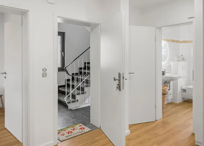 Lakeview 3 Rooms, Parking, Independent Bonn